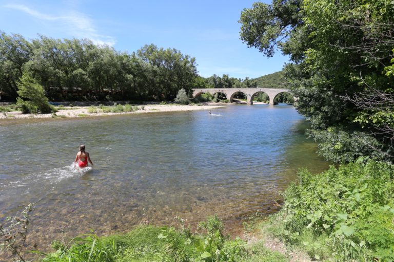 Camping Gard baignade rivière la ceze La Plage activités nautiques